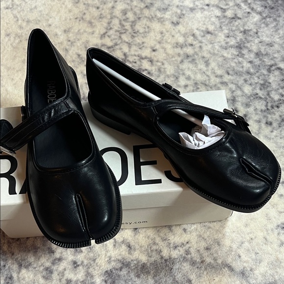 Trendy Black Tabi Loafers - Picture 1 of 1